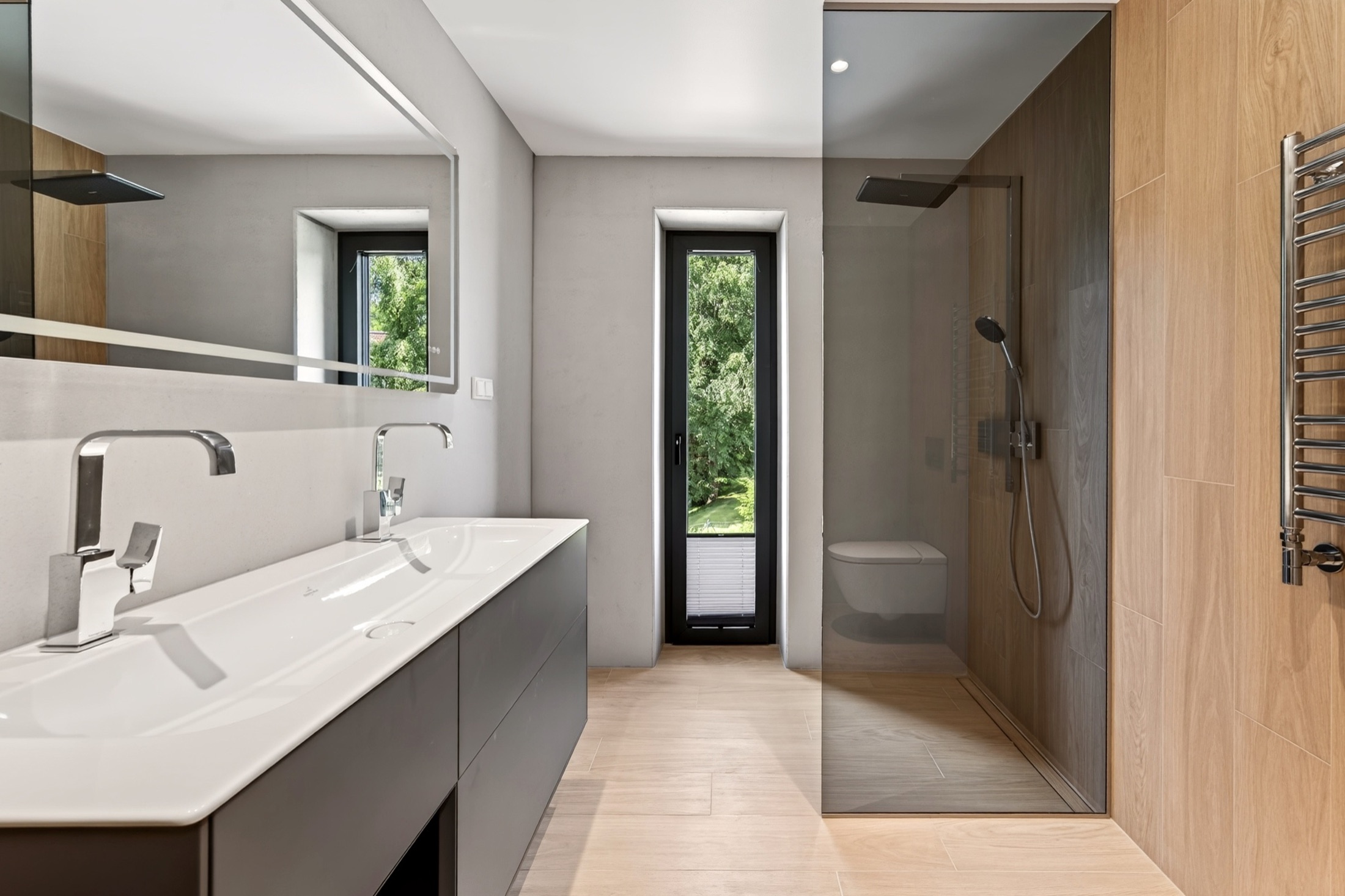 Bathroom with oak finishes