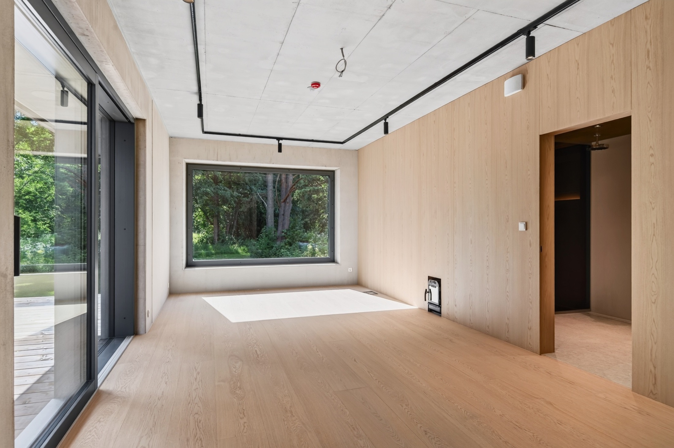 Light-filled room with oak finishes
